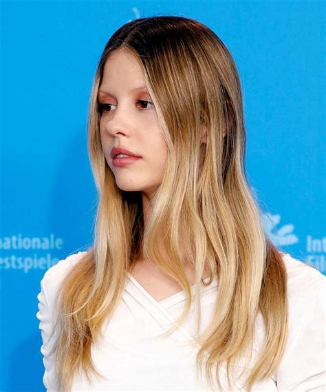 mia goth hair color.